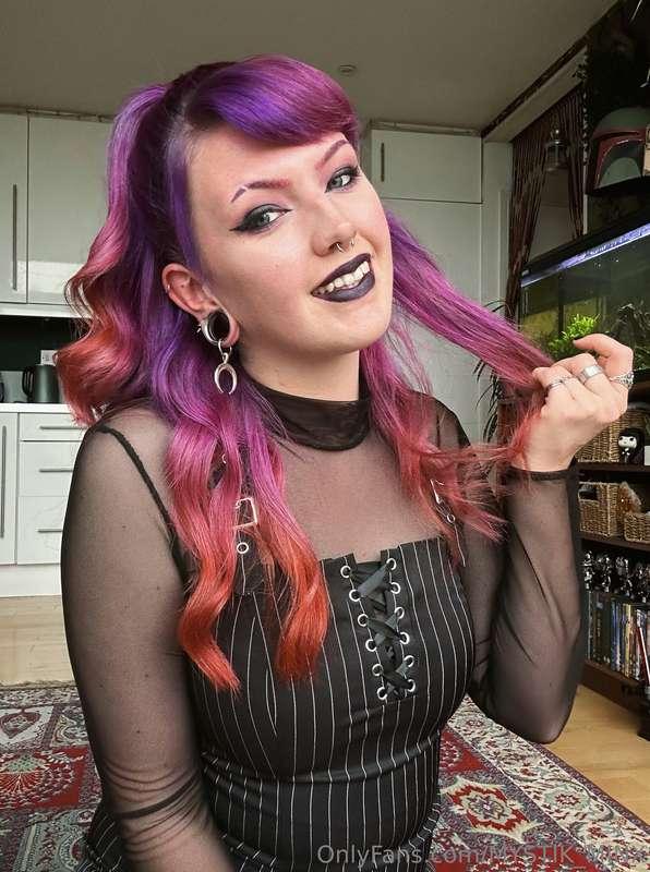 recent selfies. dressed up for beetlejuice 2 opening day! co..
