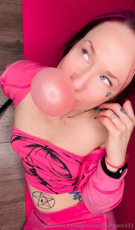 Heard you had a think for slutty bubblegum babes @daniellapi..