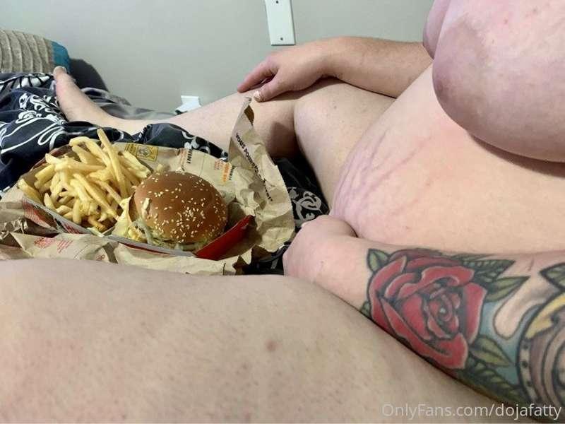 Got a nice video of my belly in slowmo after a late McDonald..