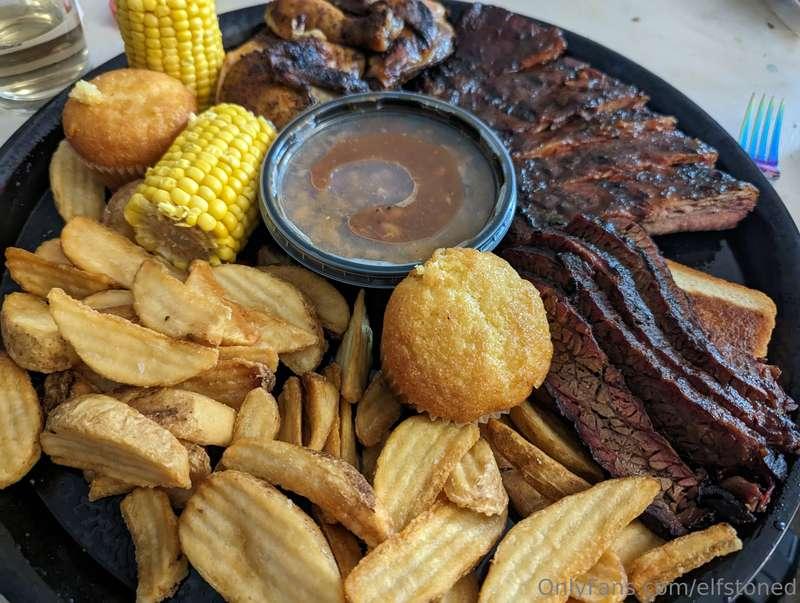 Feeder sent me some lunch, a BBQ feast for two