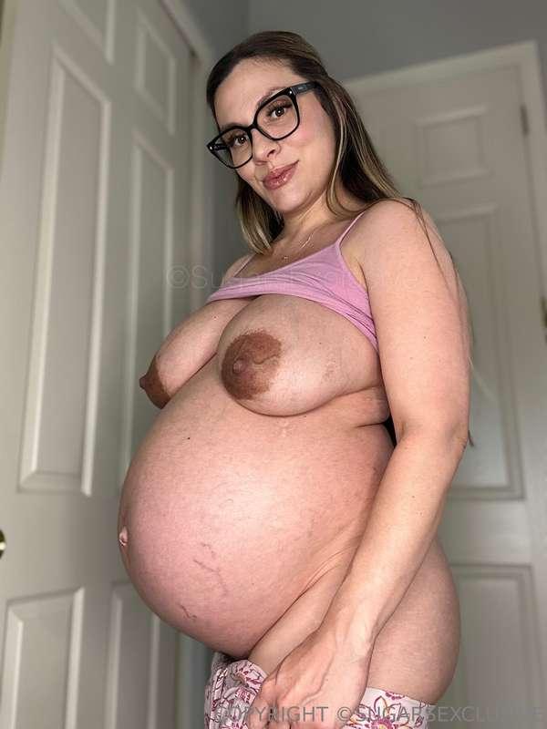 Which pregnant curve is your fav? 🥵