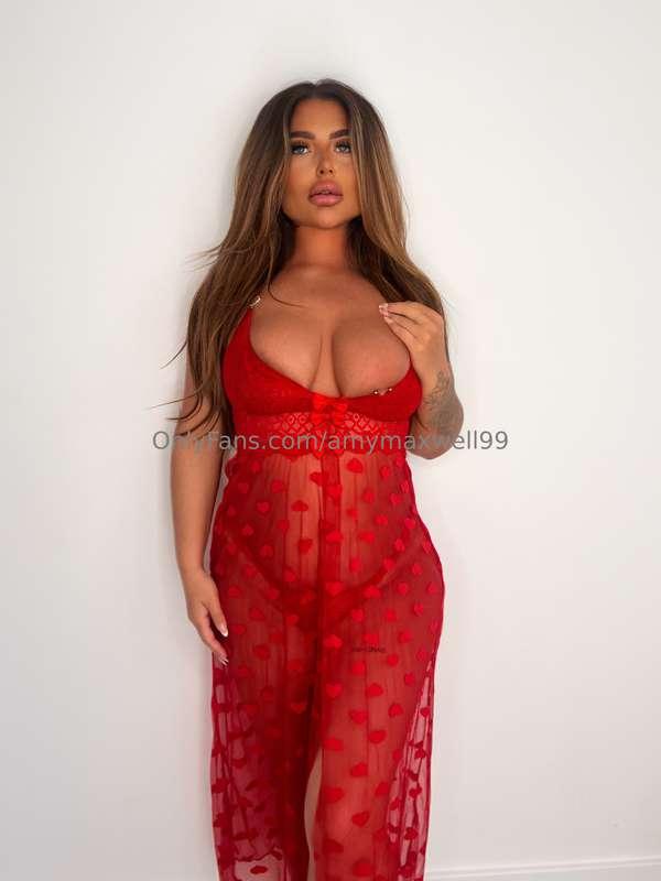 Sexy in red👀 what’s the first thing you’re doing to me if yo..