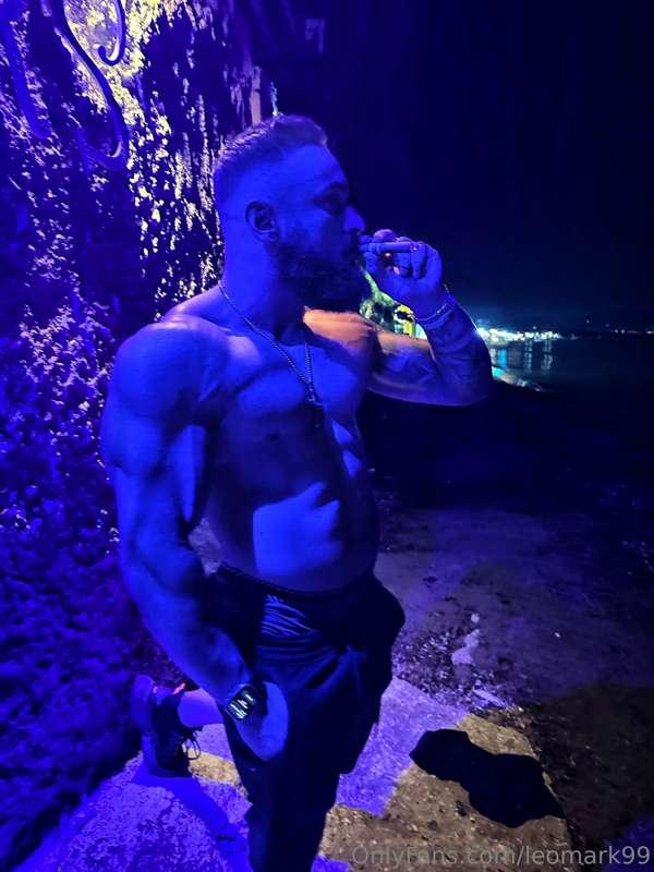 Neon smoke light 🩵