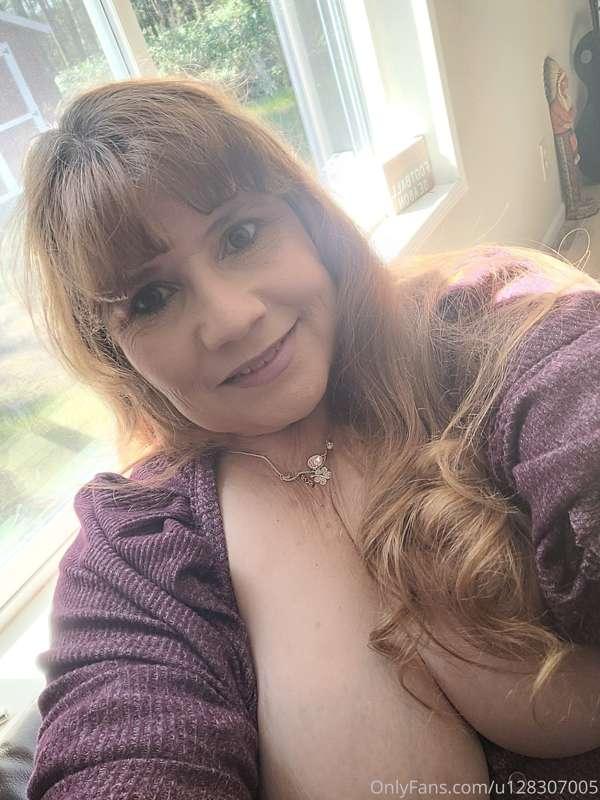 Wondering what to do tonight. DM your suggestions think I wi..