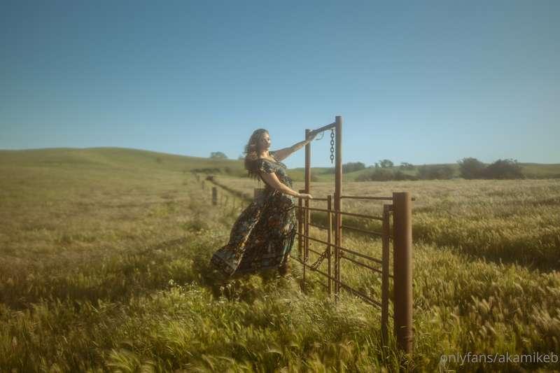 I got some BEAUTIFUL pictures of Lindsay while out on her lu..