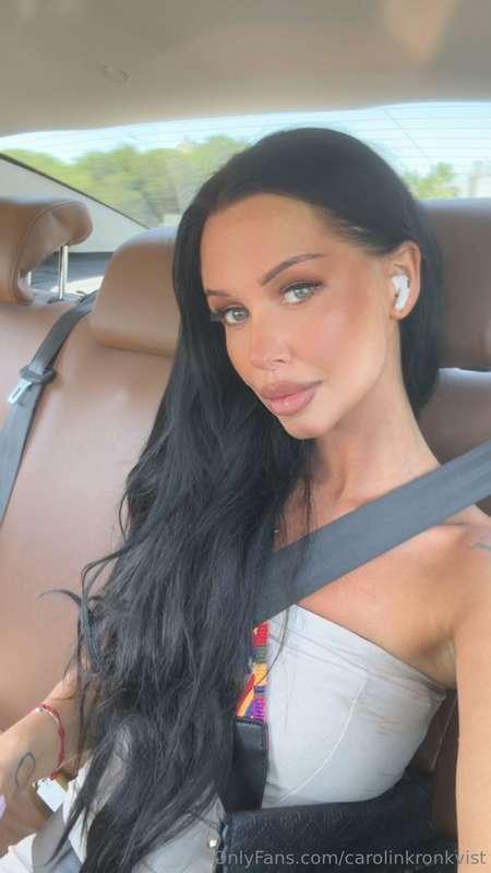 Titta in i mina ögon och berätta vad du vill göra med mig he..