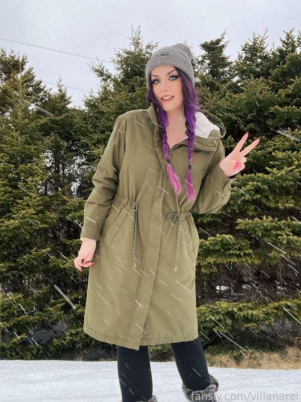 Winter coat on or off? 👀😳

I almost froze taking these photos but I think they were 100% worth it, don’t you?! 🥰

I’ve never released this set before as it was a little spicier than usual and I felt shy 🙈 but I’ll be posting it this month as a little Christmas treat to you all 💖

#fyp #tall #tallgirl #tallwoman #bikini #wintercoat #winter #snow #thighhighs #socks #boots #thicc #braids #tummy #purplehair #goth #beanie #tattoos #boobs