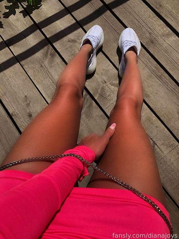 Are there any leg lovers here? I want you to make me spread them.😱😛

#fyp #legs #feet #pussy #skinny #teen #hot #porno #l4l #f4f