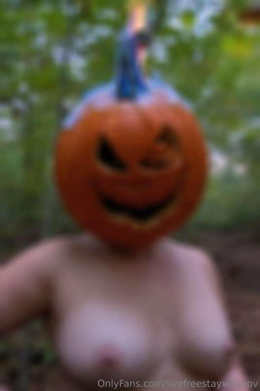 Happy Halloween! Nude Jack-O-Lantern photo shootAll uncensor..