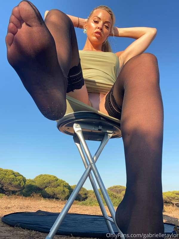 Nylon feet 🦶🏼