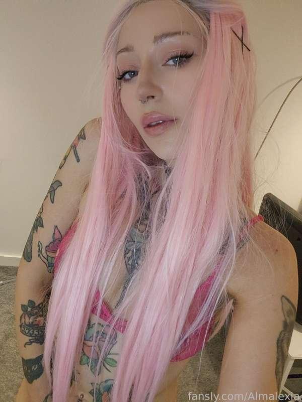 So it looks like Fatty Friday is a go! I'm super excited about it, and I'm thinking of doing a midweek calorie challenge or a little extra boost in the way of a selected tasty treat. My mind is racing! For those of you who've followed me on Tumblr, you also know how I feel about burps and stuffed tummies so bonus points will be awarded ;)