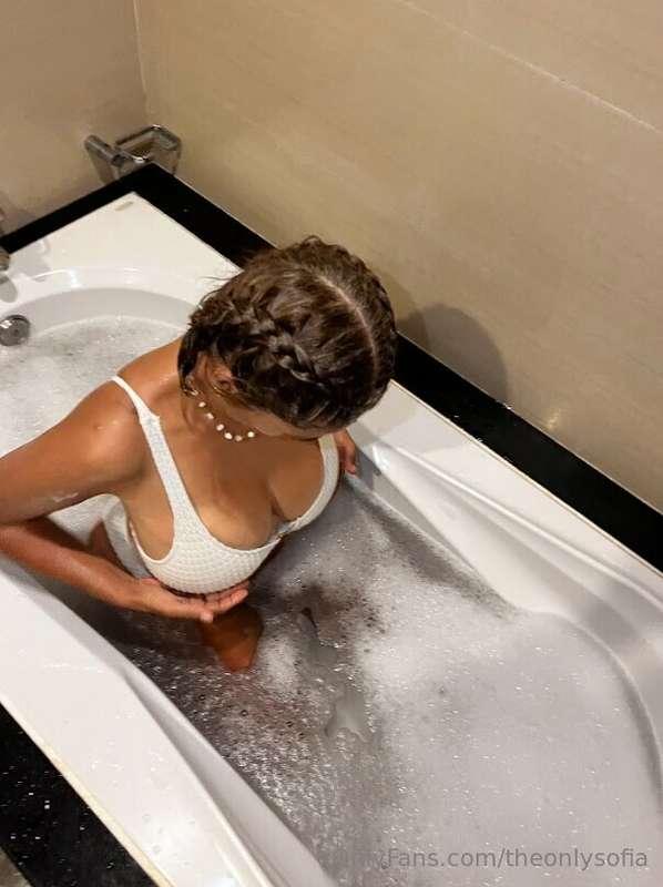 I'd shower your back for you 😘😘