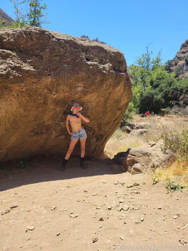 Join me on our outdoor sex adventure while hiking. There's masterbation, squirting, bj, sex and all the other things nature has to offer! 😄🌳 