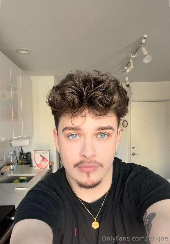 swipe to see my cock 😈 new video out tomorrow night, stay tu..