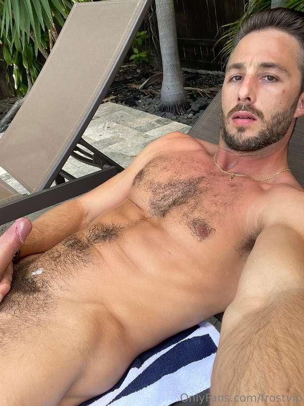 Afternoon dip and stroke in my backyard! HAPPY SOLO SUNDAY 🎉..