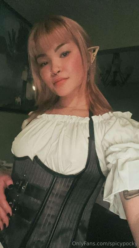 Hello traveler 🖤
Who wants a set in this cosplay?
I’ve been ..