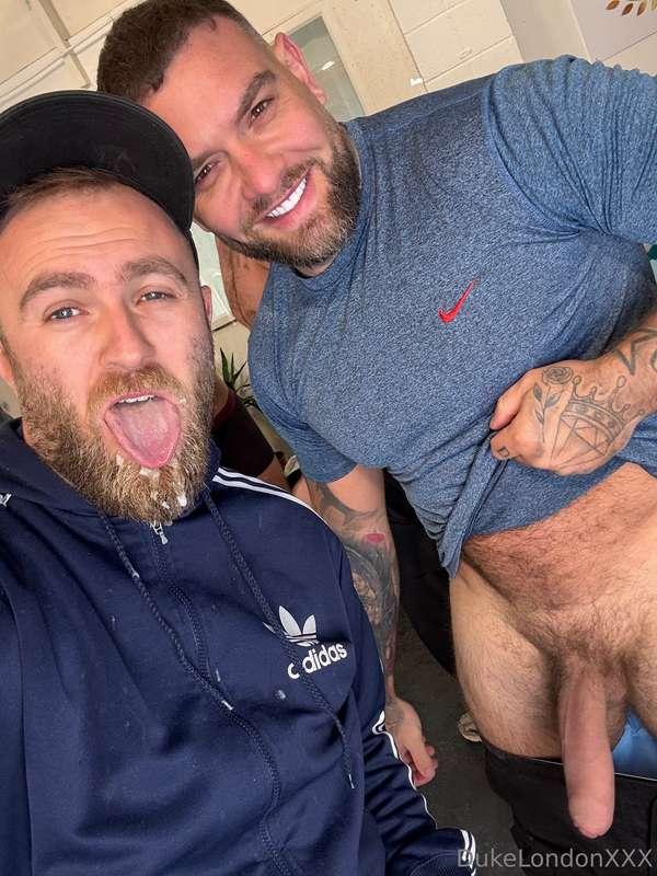 His cum tastes SO fucking good! 👅💦💦 @andyleexxx 
