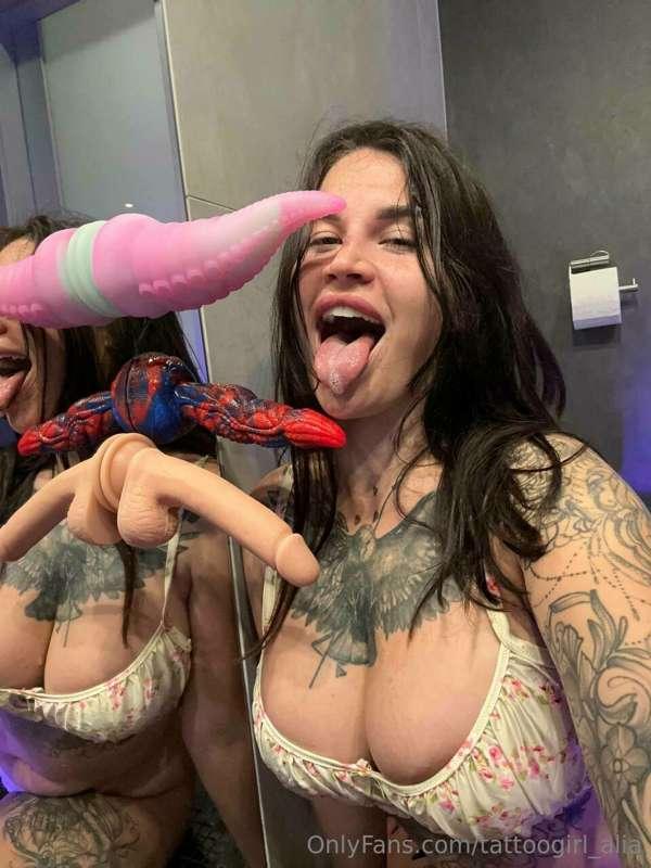 A threesome would be interesting.  Spiderman's dick , Venom'..