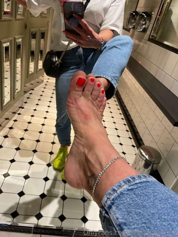 Kiss them 🦶first and then lick the sweat of my divine feet 👅
