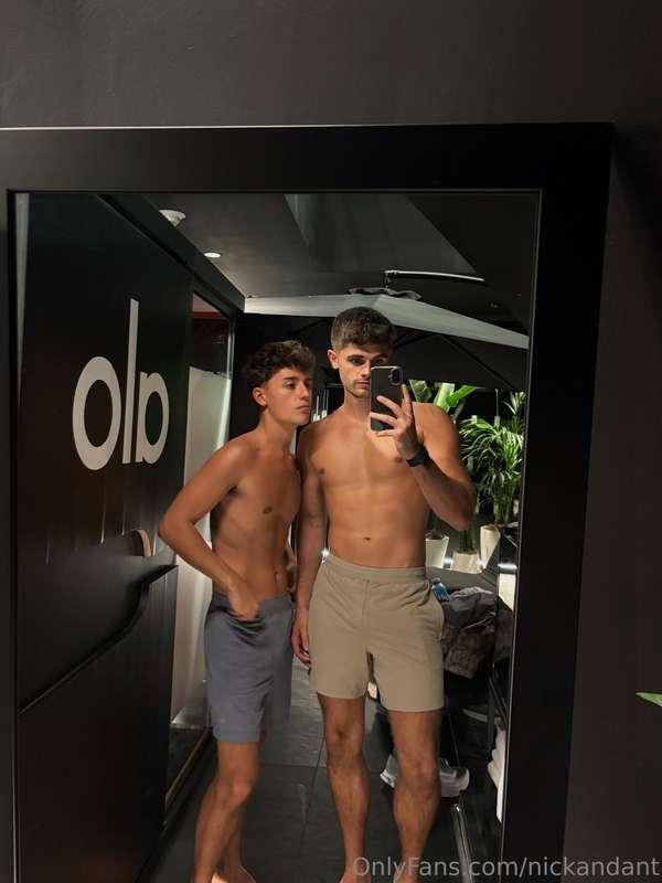 Getting a good workout in before tonights live 🔥