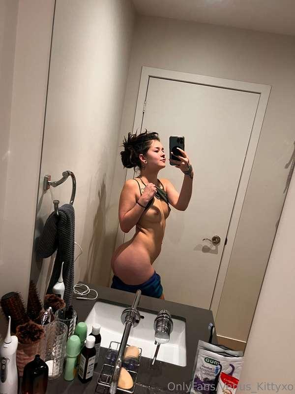 At a friends place tonight 🥰🥰 will post n be online tomorrow..