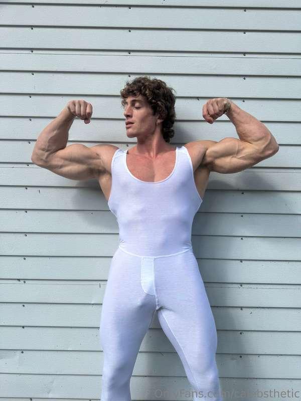 Bet you can’t get this singlet off of me 😜