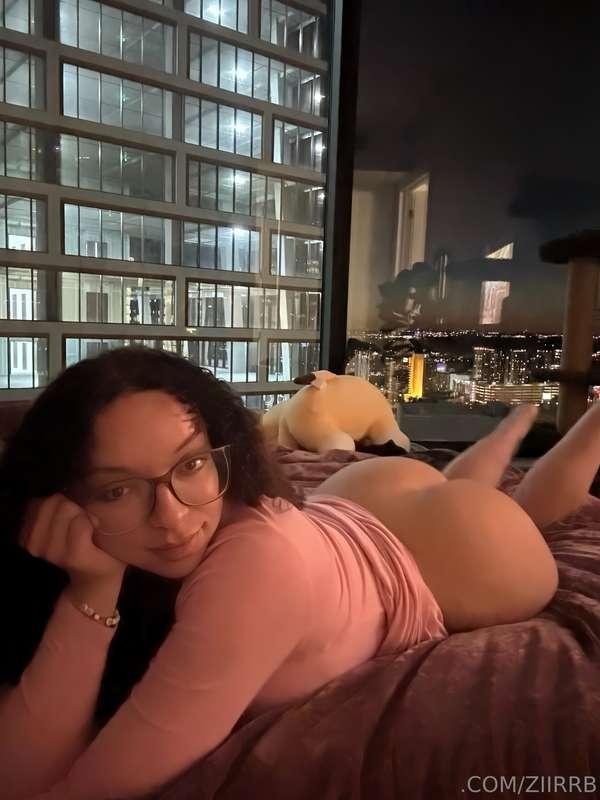 Imagine us in bed😈