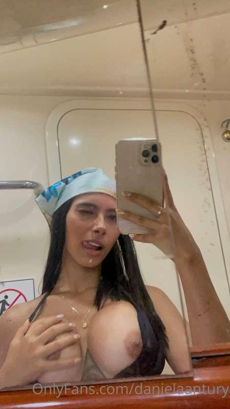 Buenas buenas mi amoresss 😏😏 los tengo un tris abandonados p..