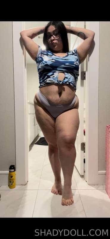 I’m online right now! Dm me and let’s chat 🥰😈