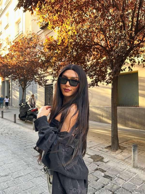 Girl about town 💅 Coffee date? 🥰