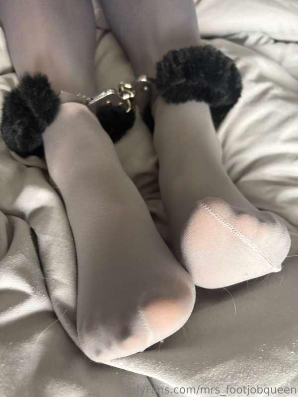 mrs_footjobqueen image #4