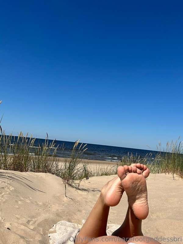 Please give me Summer back 🥶 

Beachy peachy 🍑