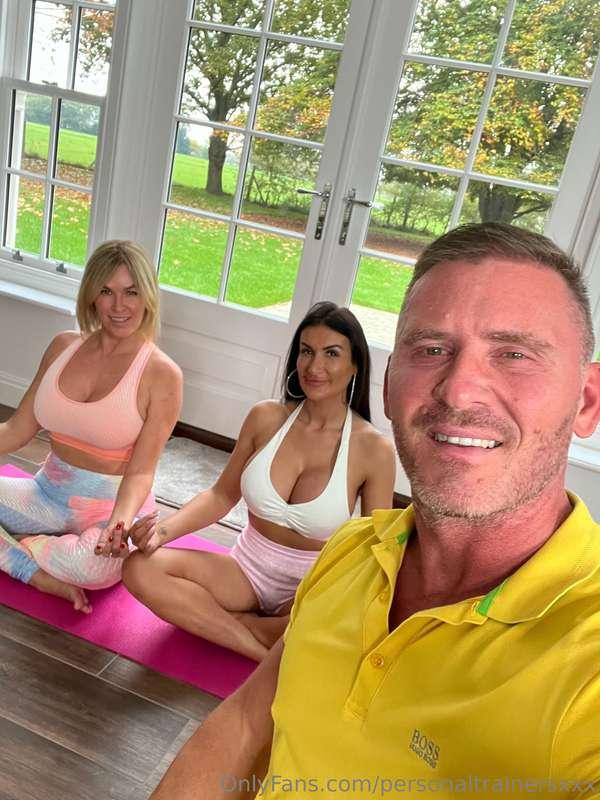 Getting ready to film this yoga session 🎥🎥 @marcrosexxx @swi..