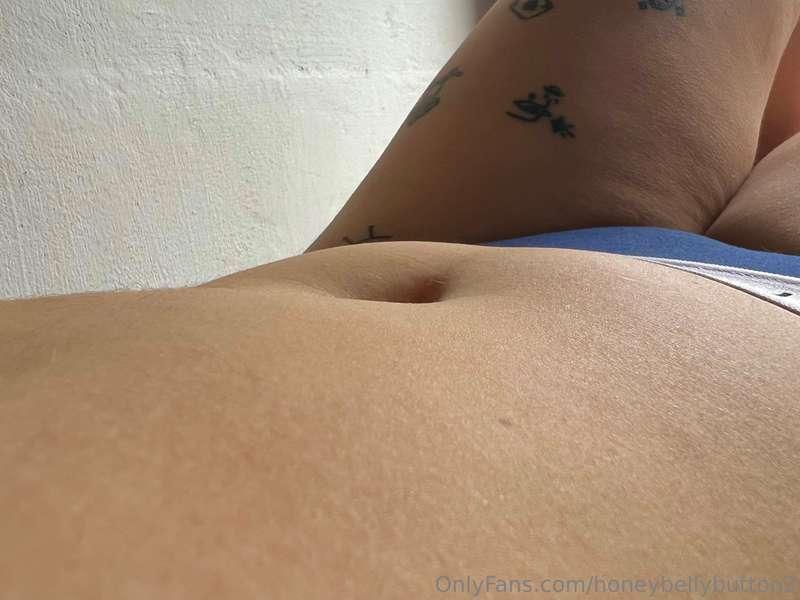 belly so full i need some rubs 🤤🤤