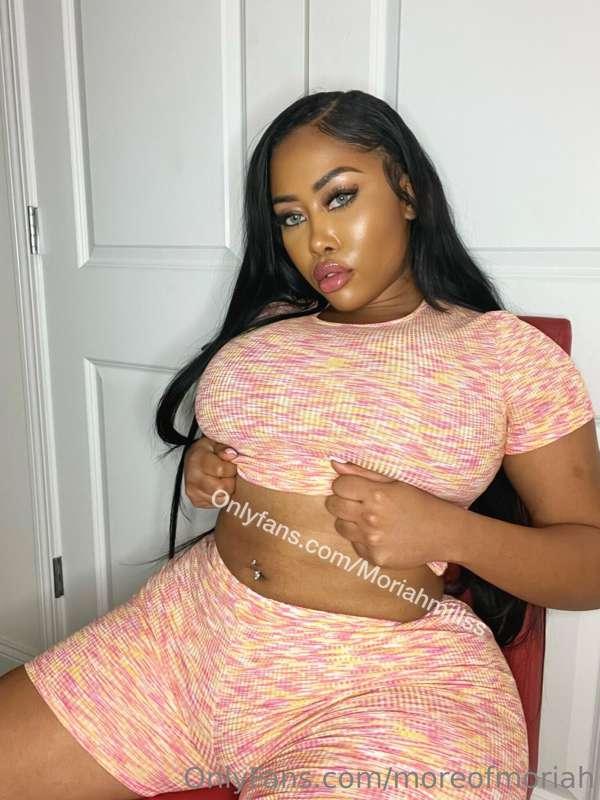 Are you working HARD & thinking about my PUSSY? Join @moriah..