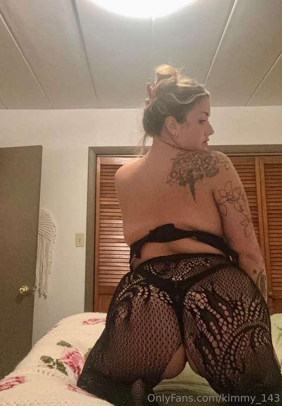 Black lingerie and stockings have me feeling sexy tonight 🖤