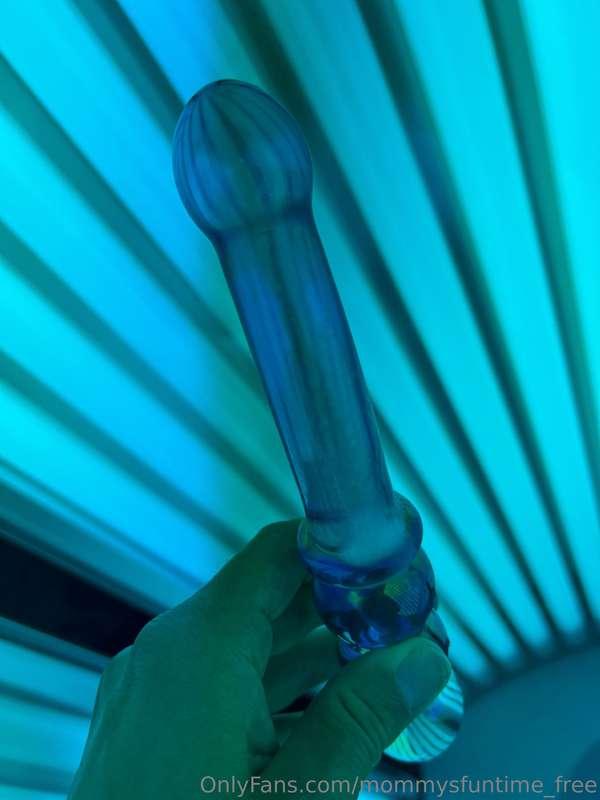 Testing out the new toy I got while tanning 😜💦