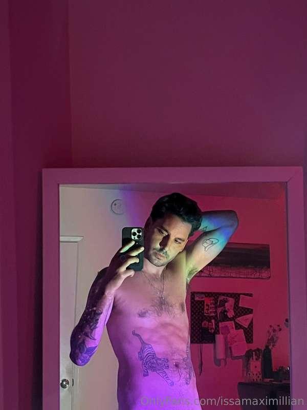 When the night feels this good, why cover up?