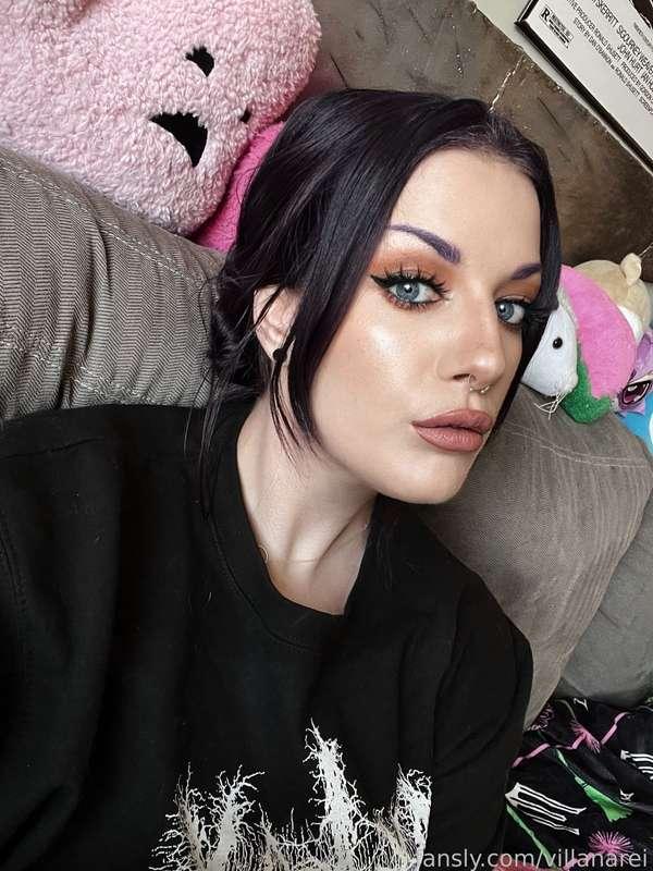 My makeup was cute today 💖

#fyp #goth #gothgirl #altgirl #alternative #makeup #tallgirl