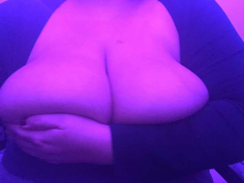 I need a pair of helping hands 🥵