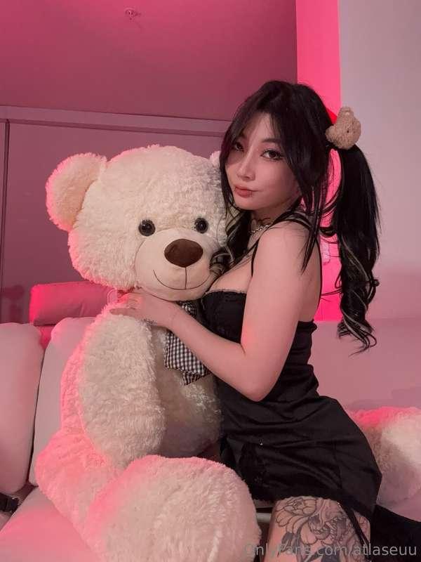 Love my big teddy! What kind of gifts do you like getting fo..