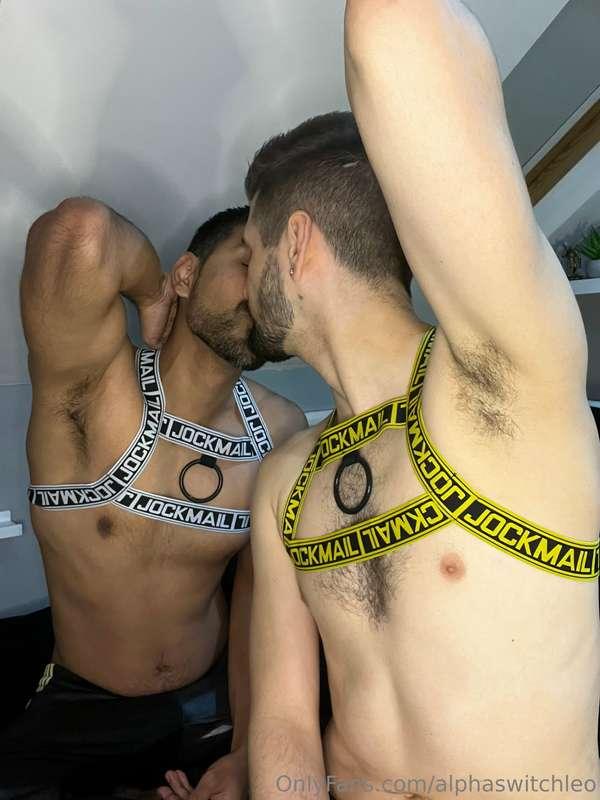 As me and @samjoshixxx  make out  how about you get sniffing..