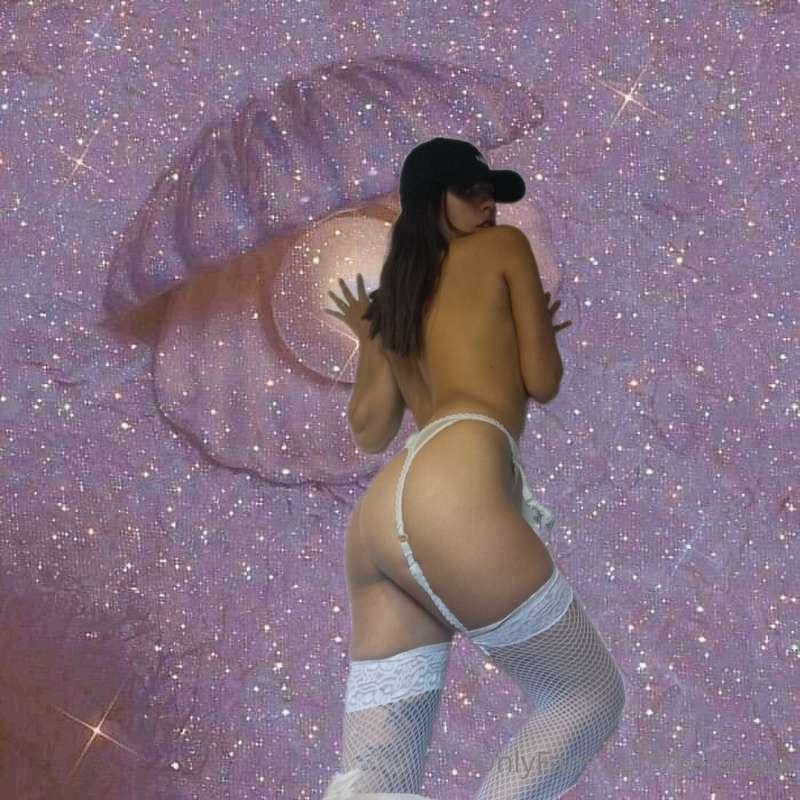 Kiss my tits and leave me very wet🍀🥂💋