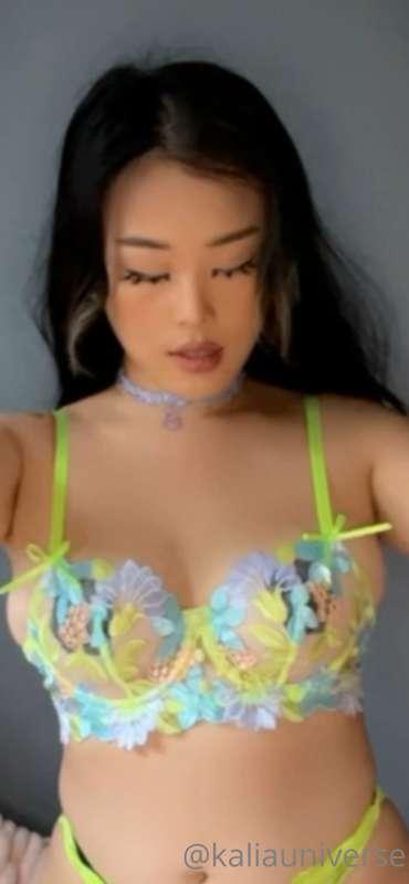 Watch me put lotion on this clear skin 😝 DM me