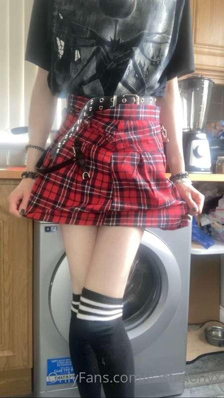 **Oh no stepbro I’m stuck in the washing machine!**

*Holy c..