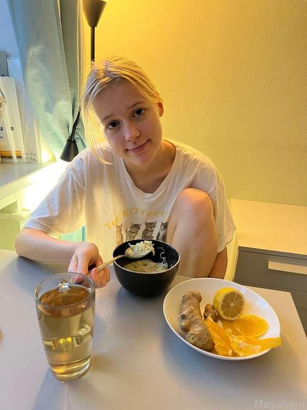 Eating chicken soup, drinking tea with lemon, honey and ginger, eating citrus ✨

Everything to strengthen the immune system and get better soon!

Yesterday evening I went for a walk with friends, and when I woke up I realized that I had a cold 😸

I will recover and return to you soon, right now honestly I don’t have that much in me to work 🥺 Stay well my dears!

#cute #teen #babyface #babygirl #skinny