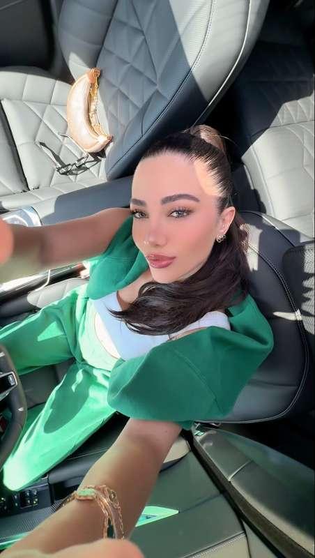 your fave pretty driver on duty 💕