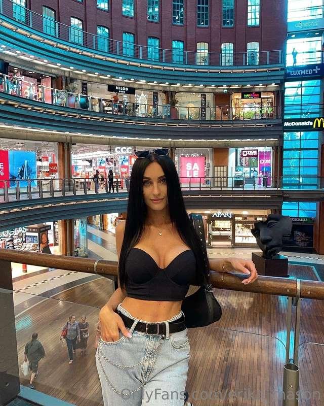 𝐒𝐡𝐨𝐩𝐩𝐢𝐧𝐠 𝐭𝐢𝐦𝐞 🎁