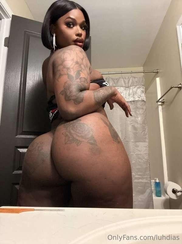 OUR NEW BESTIE BIG EBONY TRANS DICK & ASS 😻 @tsindiafrost SH..