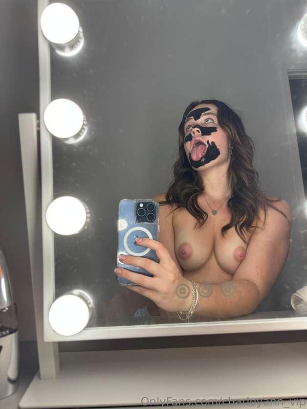 This isn’t the type of facemask I usually wear… 🙈💦